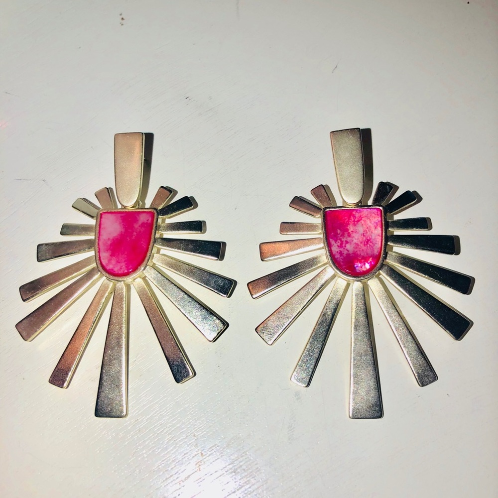 Kendra Scott Cambria earrings in gold and pink